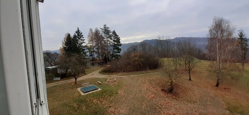 Nabízíme na prodej pěkný byt 1+kk se zasklenou lodžií, město Vsetín, Sychrov