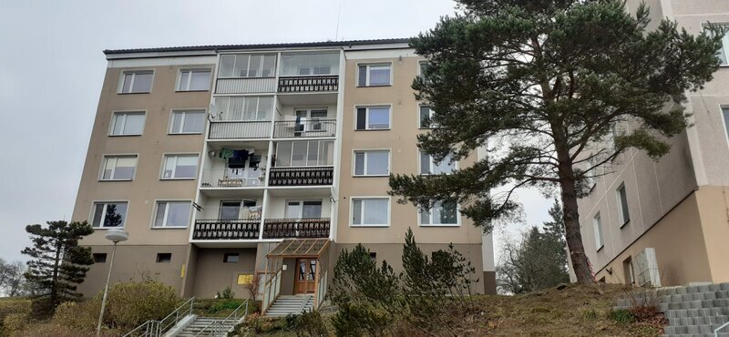 Nabízíme na prodej pěkný byt 1+kk se zasklenou lodžií, město Vsetín, Sychrov