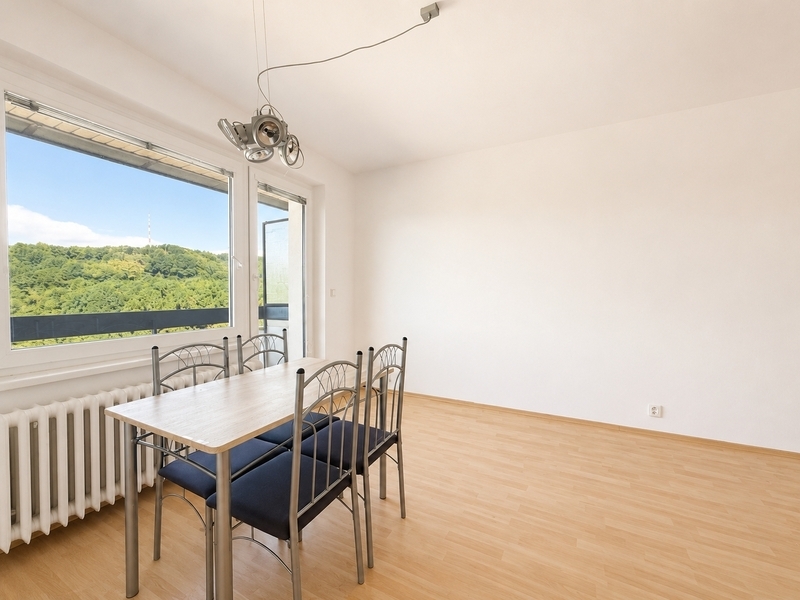 Pronájem bytu 2+1, 58 m² s prostornou lodžií a krásným výhledem – Zlín, ul. Družstevní