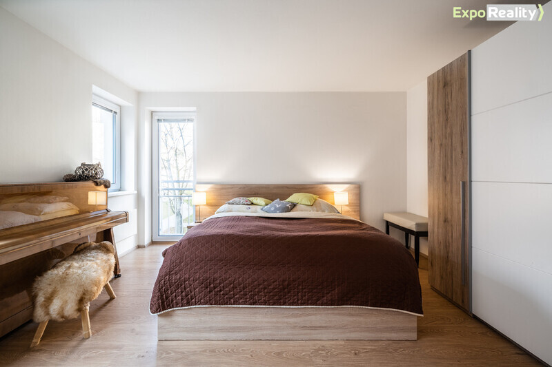 Pronájem částečně zařízeného bytu 2+kk s garážovým stáním – Zlín, Kúty