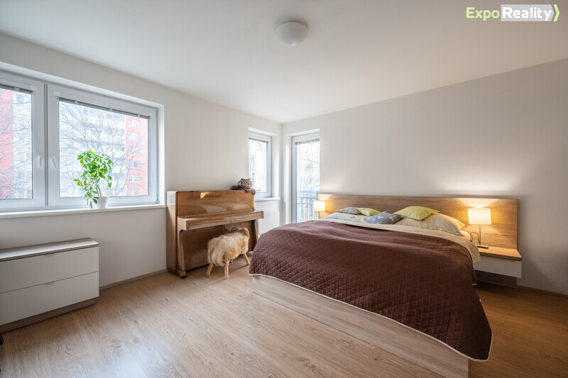 Pronájem částečně zařízeného bytu 2+kk s garážovým stáním – Zlín, Kúty