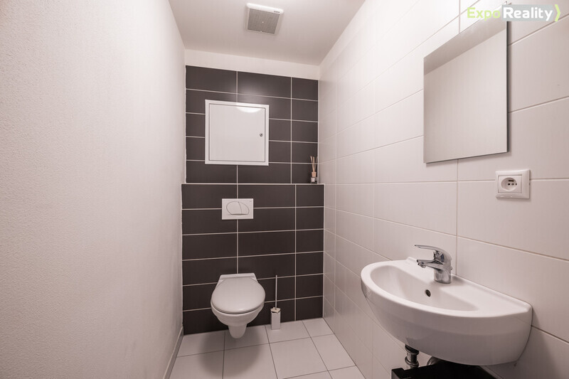 Pronájem částečně zařízeného bytu 2+kk s garážovým stáním – Zlín, Kúty