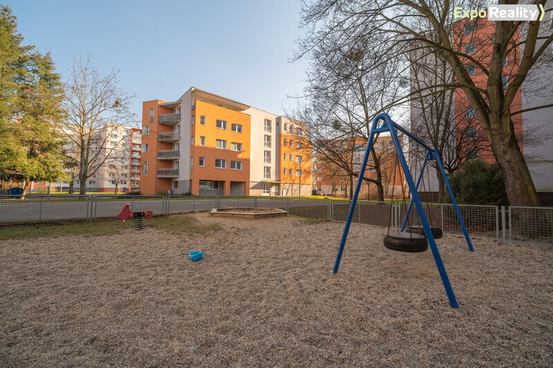 Pronájem částečně zařízeného bytu 2+kk s garážovým stáním – Zlín, Kúty