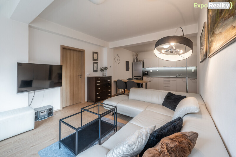 Pronájem částečně zařízeného bytu 2+kk s garážovým stáním – Zlín, Kúty