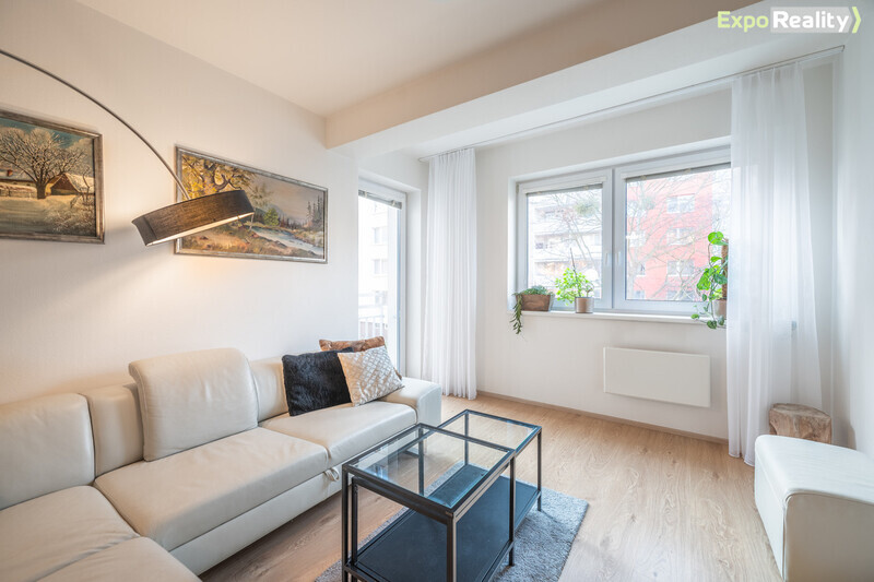 Pronájem částečně zařízeného bytu 2+kk s garážovým stáním – Zlín, Kúty