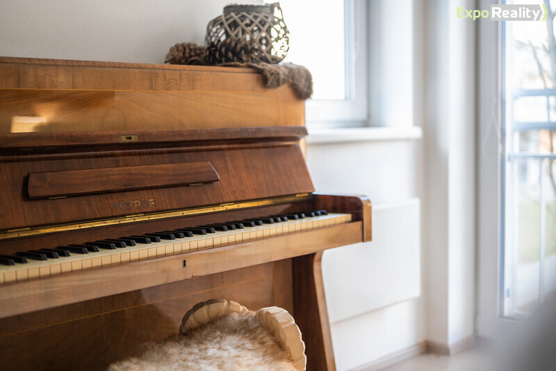 Pronájem částečně zařízeného bytu 2+kk s garážovým stáním – Zlín, Kúty