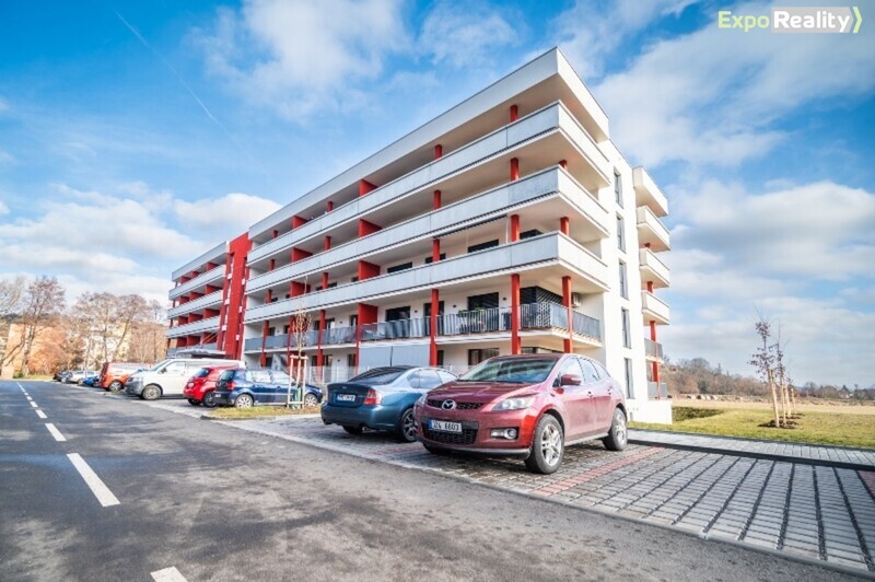 Pronájem moderního bytu 1+kk s terasou a sklepem ve Zlíně.