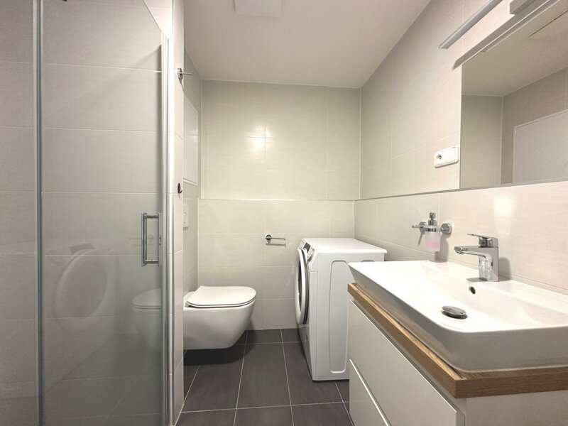 Pronájem moderního bytu 1+kk s terasou a sklepem ve Zlíně.