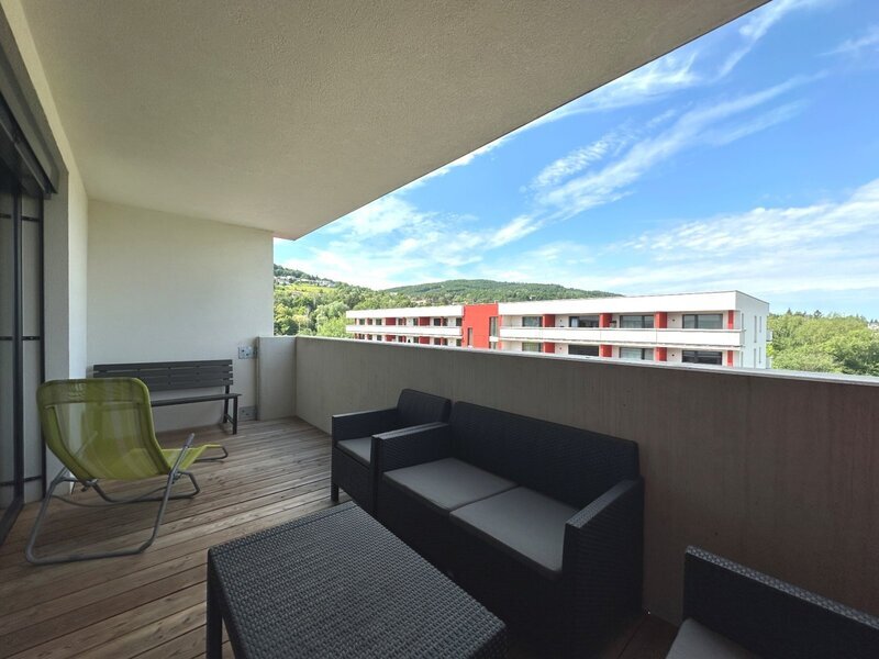 Pronájem moderního bytu 1+kk s terasou a sklepem ve Zlíně.