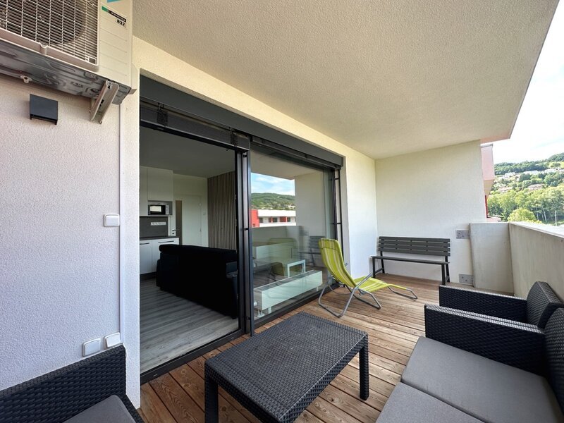 Pronájem moderního bytu 1+kk s terasou a sklepem ve Zlíně.