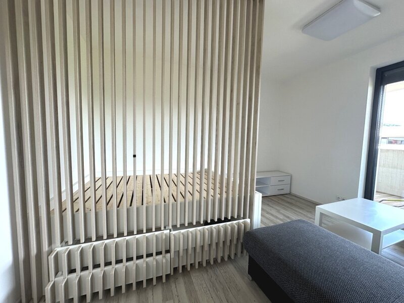 Pronájem moderního bytu 1+kk s terasou a sklepem ve Zlíně.