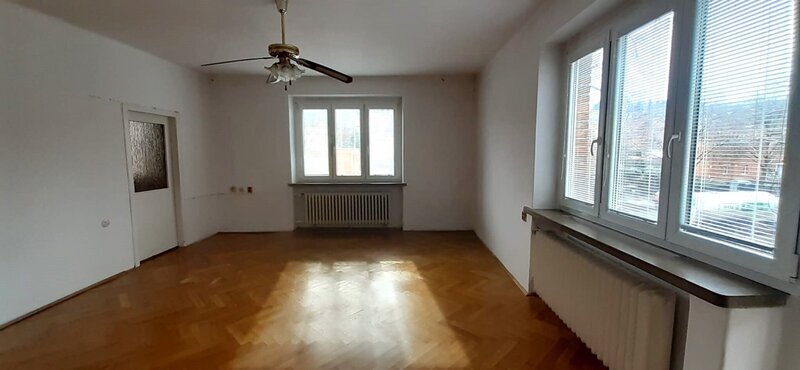 Prodej velký cihlový byt 4+1 ve Zlíně o rozloze 101 m2, s balkonem, ve 3.NP, lokalita Díly