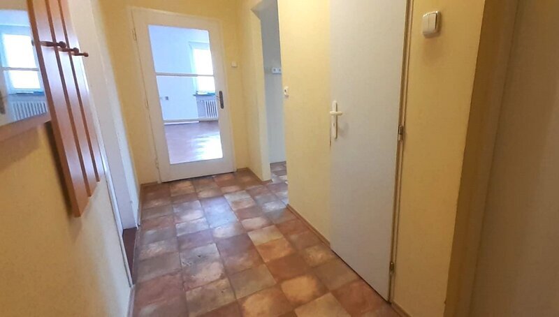 Prodej velký cihlový byt 4+1 ve Zlíně o rozloze 101 m2, s balkonem, ve 3.NP, lokalita Díly