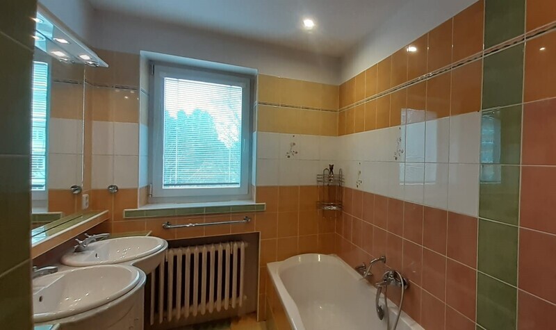 Prodej velký cihlový byt 4+1 ve Zlíně o rozloze 101 m2, s balkonem, ve 3.NP, lokalita Díly