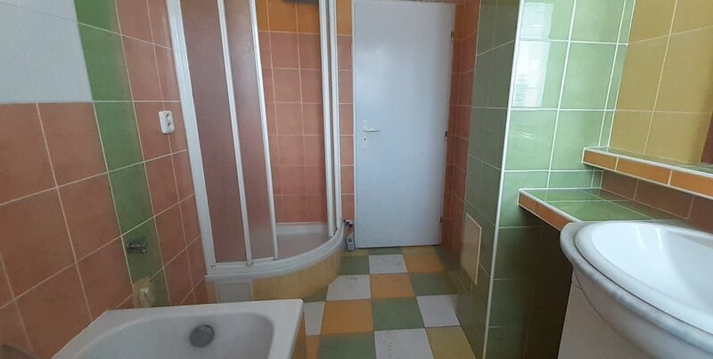 Prodej velký cihlový byt 4+1 ve Zlíně o rozloze 101 m2, s balkonem, ve 3.NP, lokalita Díly