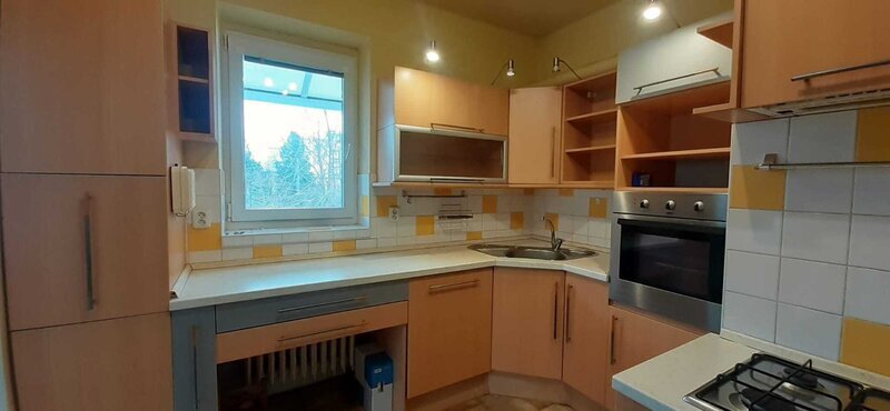 Prodej velký cihlový byt 4+1 ve Zlíně o rozloze 101 m2, s balkonem, ve 3.NP, lokalita Díly