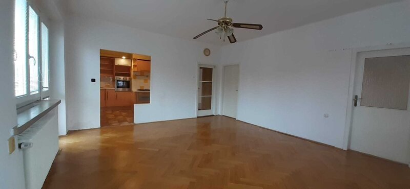 Prodej velký cihlový byt 4+1 ve Zlíně o rozloze 101 m2, s balkonem, ve 3.NP, lokalita Díly