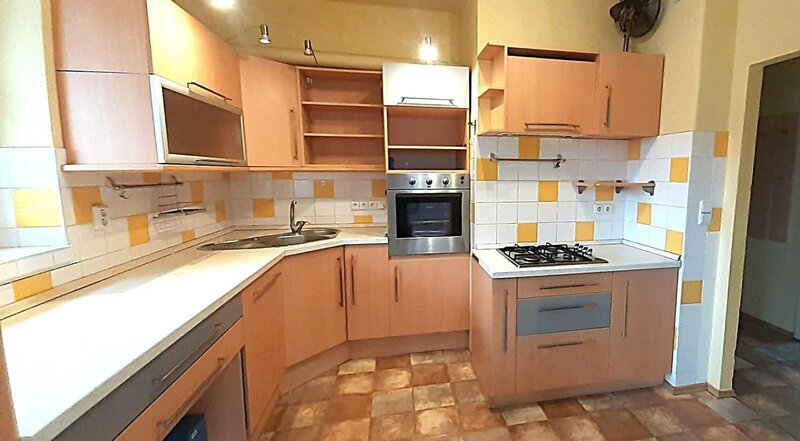 Prodej velký cihlový byt 4+1 ve Zlíně o rozloze 101 m2, s balkonem, ve 3.NP, lokalita Díly