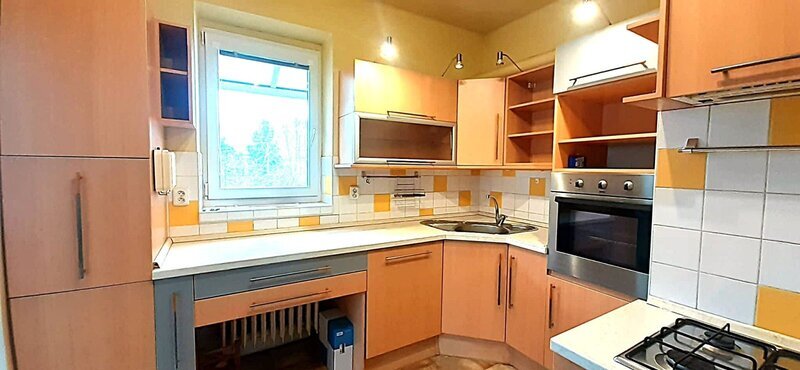 Prodej velký cihlový byt 4+1 ve Zlíně o rozloze 101 m2, s balkonem, ve 3.NP, lokalita Díly