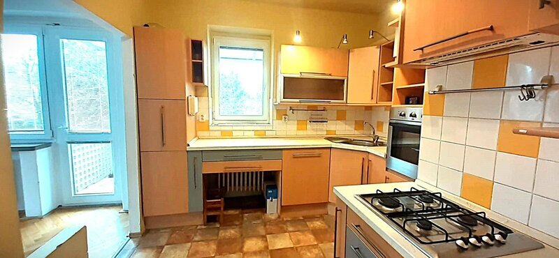 Prodej velký cihlový byt 4+1 ve Zlíně o rozloze 101 m2, s balkonem, ve 3.NP, lokalita Díly