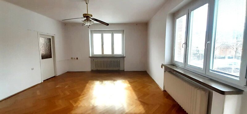 Prodej velký cihlový byt 4+1 ve Zlíně o rozloze 101 m2, s balkonem, ve 3.NP, lokalita Díly