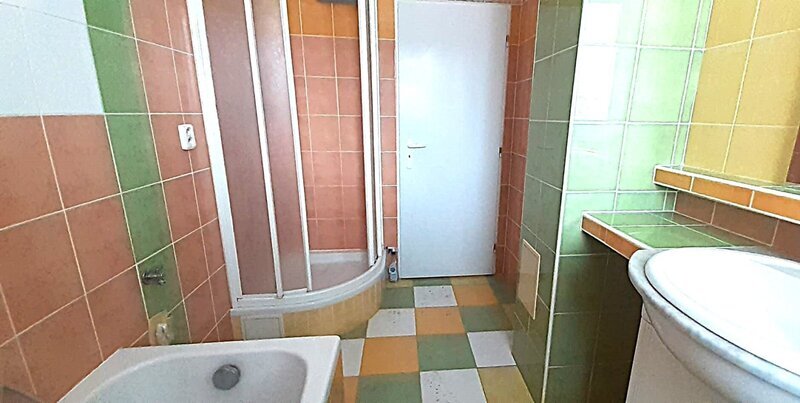 Prodej velký cihlový byt 4+1 ve Zlíně o rozloze 101 m2, s balkonem, ve 3.NP, lokalita Díly