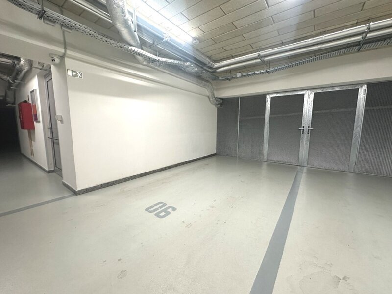 Moderní byt 2+kk s velkou terasou, sklepem a garážovým stáním s úložným prostorem