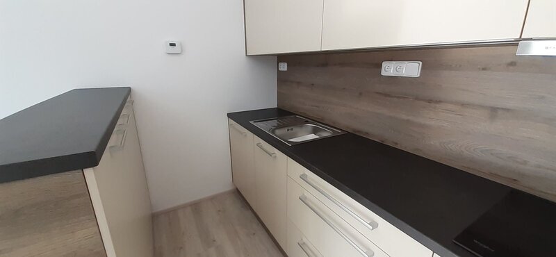 Pronájem kompletně zařízené novostavby 1+kk 28 m2, s terasou
