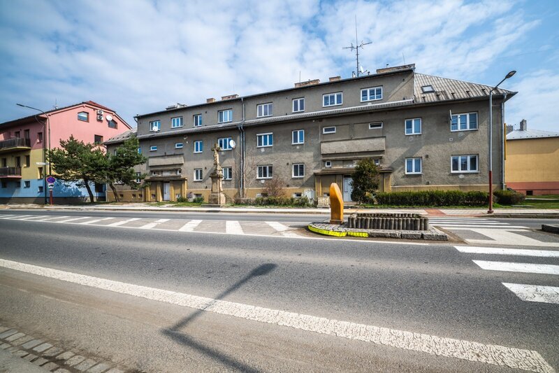 Prostorný byt 1+1 se zahrádkou, půdou a velkým sklepem – Hulín, centrum města