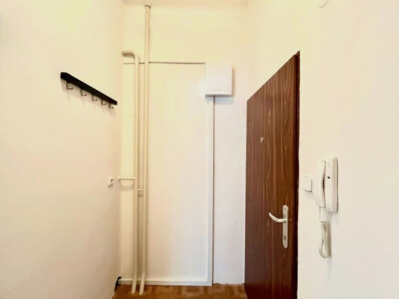 Prostorný byt 1+1 se zahrádkou, půdou a velkým sklepem – Hulín, centrum města