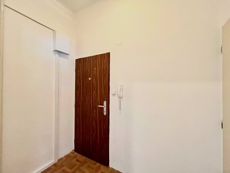 Prostorný byt 1+1 se zahrádkou, půdou a velkým sklepem – Hulín, centrum města