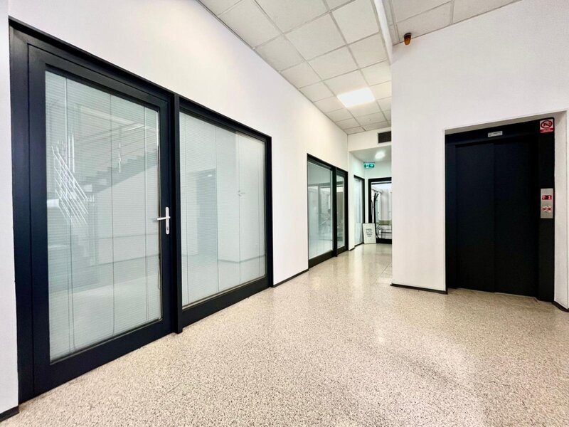 Pronájem moderních komerčních prostor 70 m² – centrum Zlína, ulice Bartošova