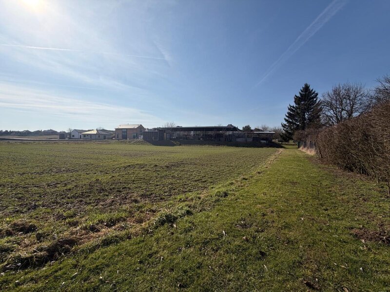 Prodej pozemku v Míškovicích pro komerční využití – výroba a skladování