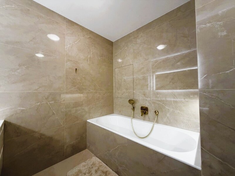 Pronájem luxusního bytu 4+kk, 107 m², dvě parkovací stání – Tyršovo nábřeží, Zlín