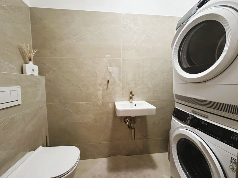 Pronájem luxusního bytu 4+kk, 107 m², dvě parkovací stání – Tyršovo nábřeží, Zlín