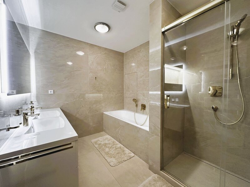 Pronájem luxusního bytu 4+kk, 107 m², dvě parkovací stání – Tyršovo nábřeží, Zlín