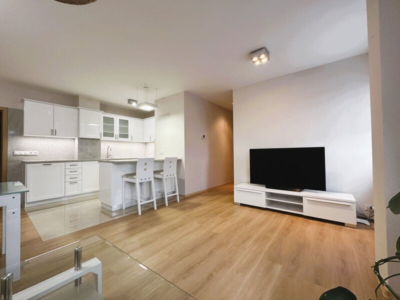 Pronájem luxusního bytu 4+kk, 107 m², dvě parkovací stání – Tyršovo nábřeží, Zlín