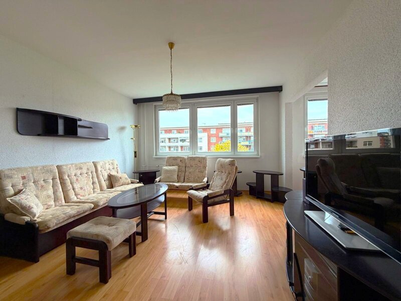 Prodej prostorného bytu 4+1 s lodžií a sklepem ve vyhledávané lokalitě Zlín – Podlesí III.