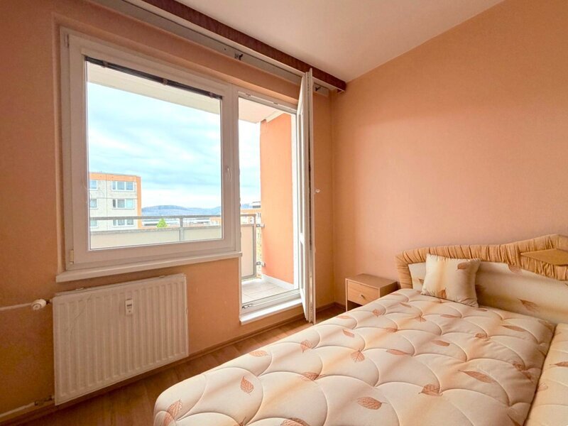 Prodej prostorného bytu 4+1 s lodžií a sklepem ve vyhledávané lokalitě Zlín – Podlesí III.