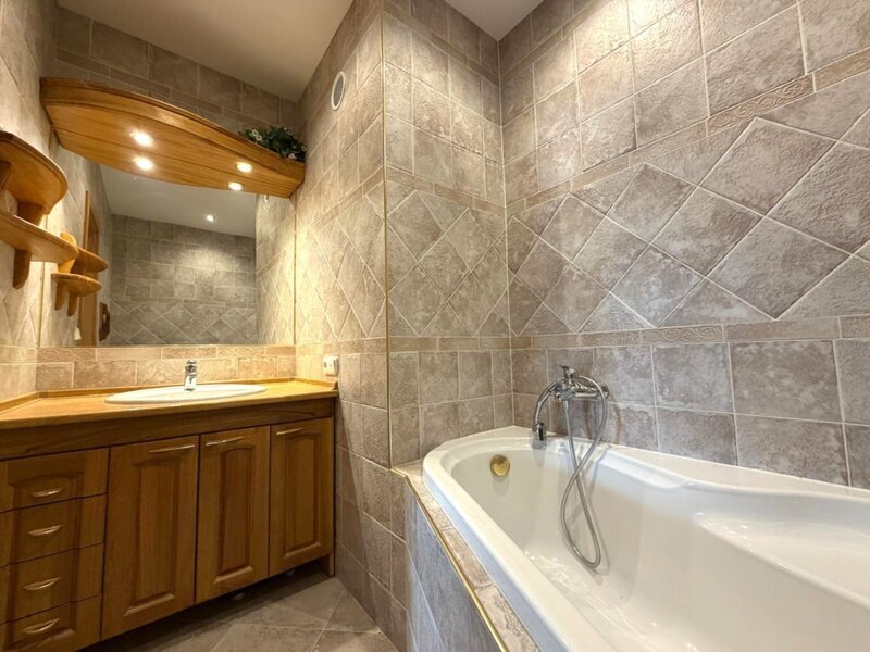 Prodej prostorného bytu 4+1 s lodžií a sklepem ve vyhledávané lokalitě Zlín – Podlesí III.