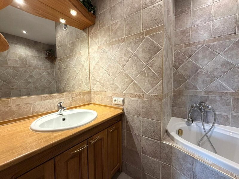 Prodej prostorného bytu 4+1 s lodžií a sklepem ve vyhledávané lokalitě Zlín – Podlesí III.