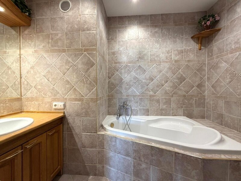 Prodej prostorného bytu 4+1 s lodžií a sklepem ve vyhledávané lokalitě Zlín – Podlesí III.