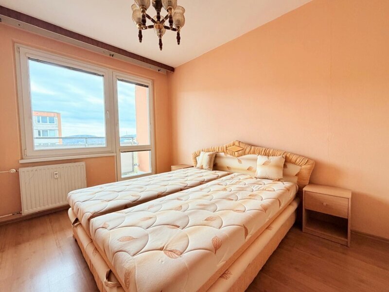 Prodej prostorného bytu 4+1 s lodžií a sklepem ve vyhledávané lokalitě Zlín – Podlesí III.