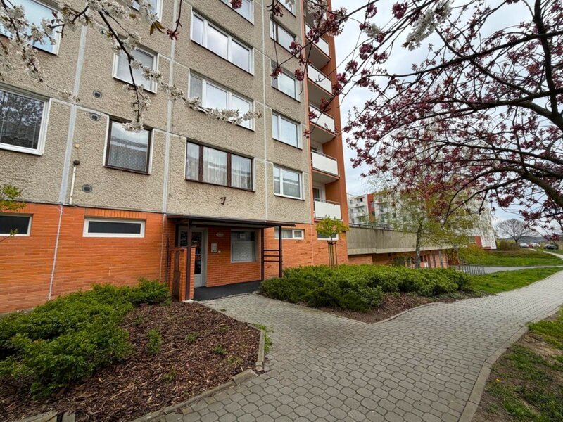 Prodej prostorného bytu 4+1 s lodžií a sklepem ve vyhledávané lokalitě Zlín – Podlesí III.