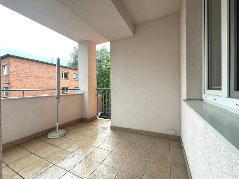 Pronájem bytu 2+kk s velkou terasou, dvěma šatnami a garážovým stáním ve Zlíně