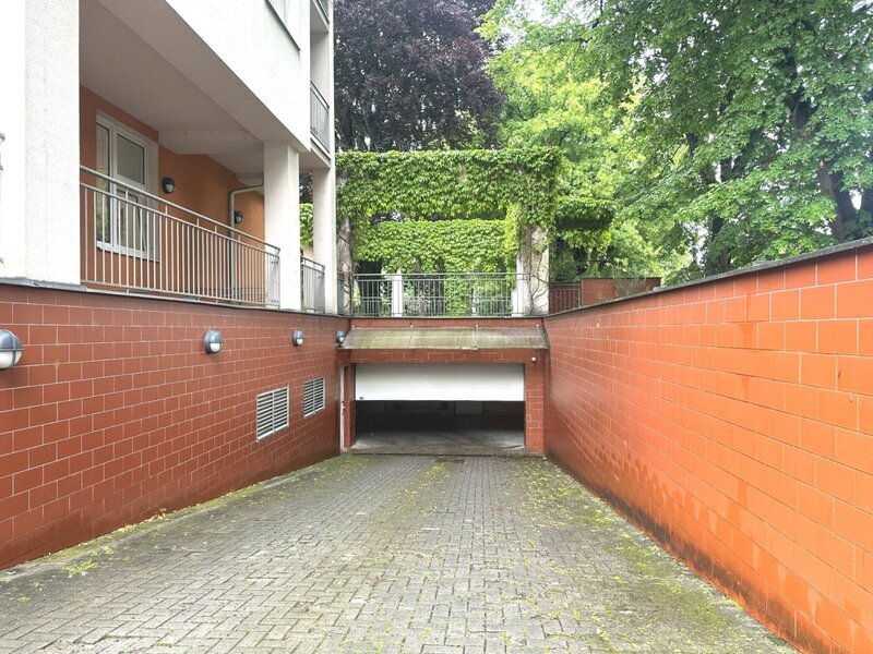 Pronájem bytu 2+kk s velkou terasou, dvěma šatnami a garážovým stáním ve Zlíně