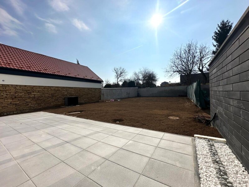 Prodej moderního rodinného domu 5+kk s garáží a zahradou – Míškovice u Zlína