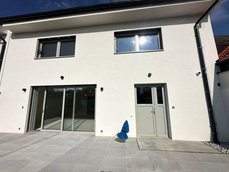 Prodej moderního rodinného domu 5+kk s garáží a zahradou – Míškovice u Zlína