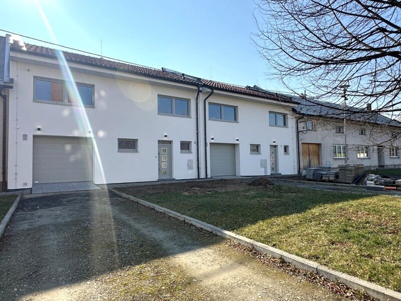 Prodej moderního rodinného domu 5+kk s garáží a zahradou – Míškovice u Zlína