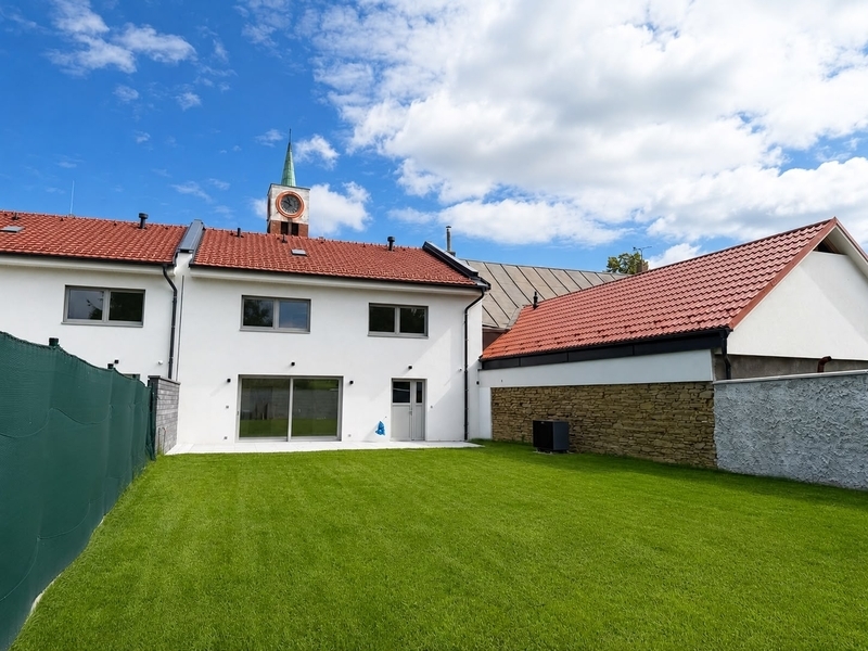 Prodej moderního rodinného domu 5+kk s garáží a zahradou, Míškovice u Zlína